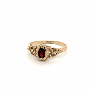 9ct gold Garnet ring - Red Carpet Jewellers